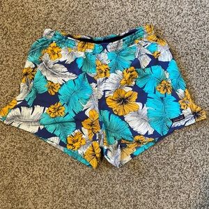 Medium Women’s Patagonia barely baggies shorts